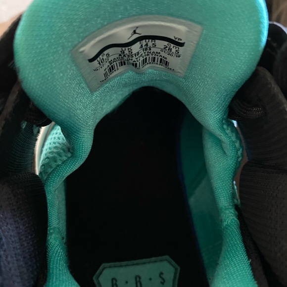 Athletic_Shoes